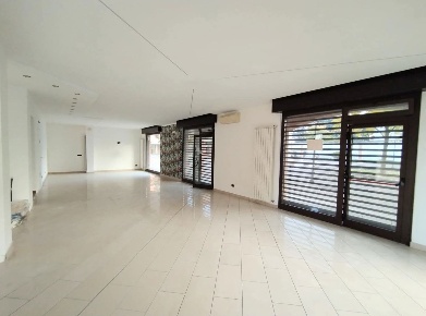 Foto Negozio in Piazza Aldo Moro 3, Santo Stefano Ticino di 150 m²