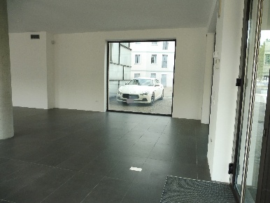 Foto Negozio a Schiavon Centro di 150 m² con 2 locali in affitto