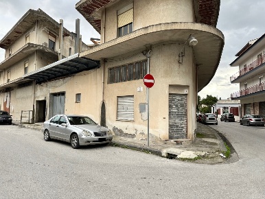 Foto Negozio in Via DEI FABBRI 3, Barcellona Pozzo di Gotto di 280 m²