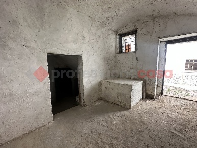 Foto Magazzino in Appio Claudio, Itri Centro di 28 m² in vendita