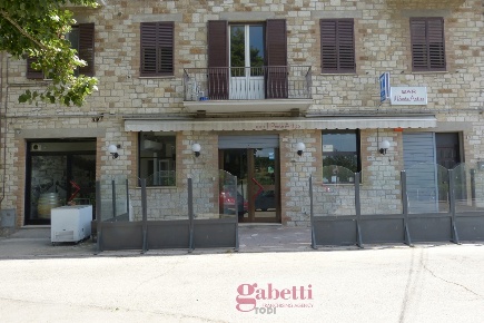 Foto Negozio a Todi di 60 m² con 2 locali in affitto