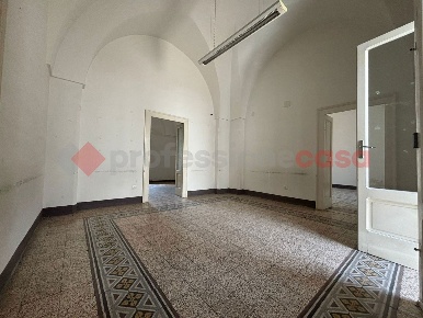 Foto Ufficio in Via Mazzini 27, Manduria Centro di 190 m² con 5 locali
