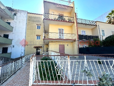 Foto Attività commerciale in Via Maria Politi Laudien 43, Siracusa