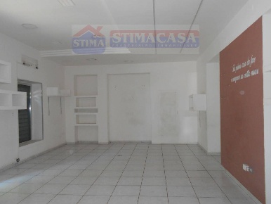Foto Negozio a Afragola di 85 m² con 3 locali in affitto