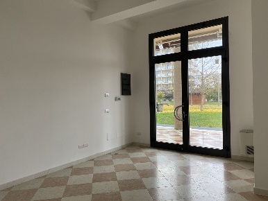 Foto Negozio in Amerigo Vespucci, Abano Terme Centro di 64 m² con 2 locali