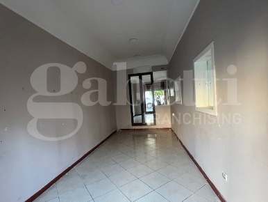 Foto Negozio in Corso Appio 20, Capua Centro di 30 m² con 1 locali