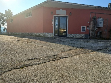 Foto Negozio in Via Coletta 3, Cervaro di 45 m² con 1 locali in affitto