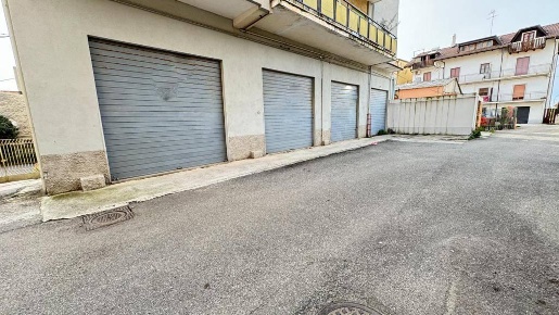Foto Locale commerciale in dei giardini, Lamezia Terme Nicastro Sambiase