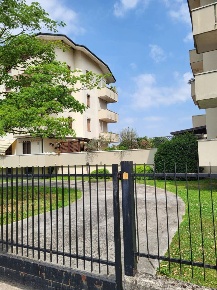 Foto Magazzino in Giuseppe Mazzini, Gessate Centro di 37 m² con 1 locali