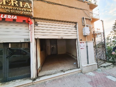 Foto Negozio in Piazza Diodoro Siculo 6, Agrigento di 18 m² con 1 locali