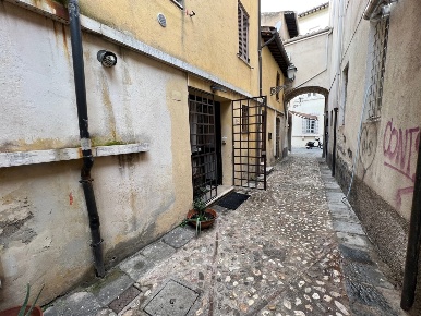 Foto Ufficio in Ufficio negozio via Fratini, Terni Centro Storico di 85 m²