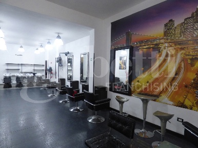 Foto Negozio in Via Pietro Gagliardo 15, Bagheria Centro di 180 m²