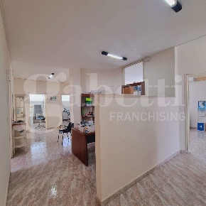 Foto Ufficio in Via messapica 58, Ugento Centro di 170 m² con 7 locali