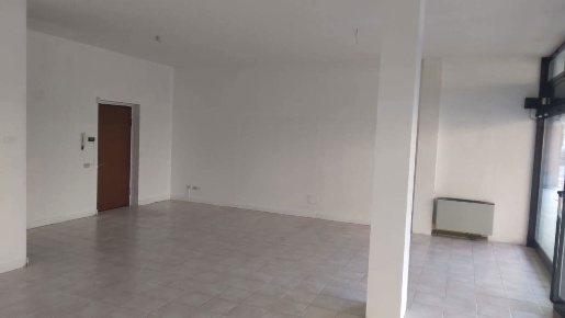 Foto Negozio in Via san bartolomeo 55, Cerro Maggiore Cantalupo di 70 m²