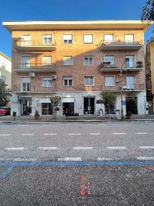 Foto Negozio in Corso della Repubblica 243, Cassino Centro di 60 m²