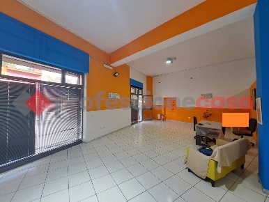 Foto Negozio in Via Croce 164, Boscoreale di 140 m² con 1 locali in vendita