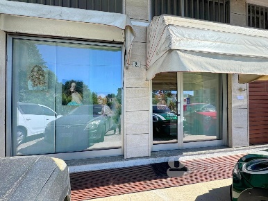 Foto Negozio in Via Fratelli Cervi 2, Busto Arsizio Redentore di 50 m²