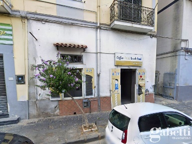 Foto Negozio in Corso UMBERTO I 00, Pomigliano d'Arco Centro di 30 m²