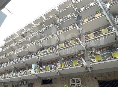 Foto Negozio in Via Saviano 17, Arzano di 522 m² con 2 locali in vendita