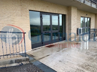 Foto Attività commerciale in Via GUALDESE 1, Perugia di 260 m² in vendita