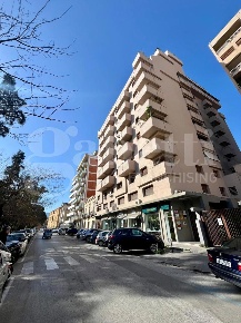 Foto Ufficio in Via Marchese Ugo 52, Palermo Libertà - Villabianca di 56 m²