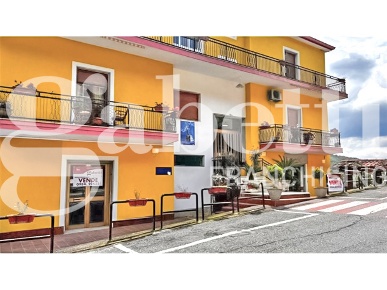 Foto Magazzino in Via Calvelli 5, Aprigliano Centro di 215 m² in vendita