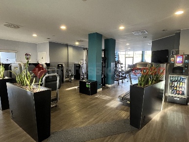 Foto Negozio in Via Martiri del XXI 110, Pinerolo San Lazzaro di 250 m²