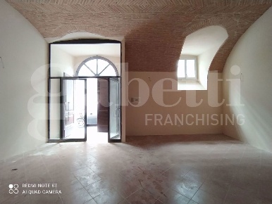 Foto Negozio in Via Rosso Guelfaglione 44, L'Aquila Villa Comunale di 70 m²