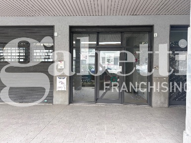 Foto Negozio in Via G. Speranza 0, Avellino di 155 m² in affitto