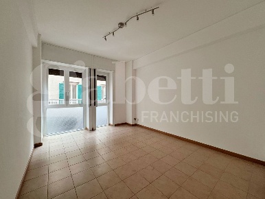 Foto Ufficio in Via Cairoli 50, Lecco Centro di 45 m² con 2 locali