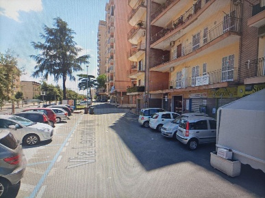 Foto Negozio in Via Leonardo Da Vinci 20, Aversa di 40 m² con 1 locali