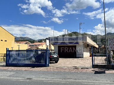 Foto Negozio in Via STROMBOLI 181 B, Amantea Centro di 270 m² in vendita