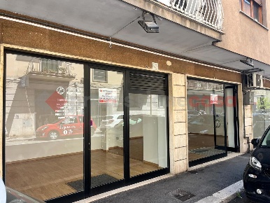 Foto Negozio in Via Domenico Cimarosa 15, Cassino Centro di 64 m²