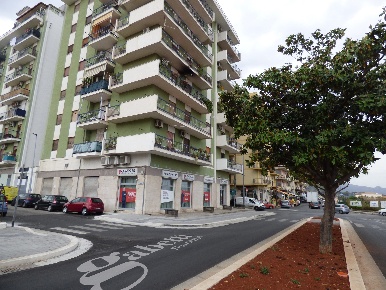 Foto Negozio in Via Filippo Durante 111, Bagheria Centro di 35 m²