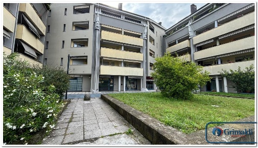 Foto Negozio in Via Giramo 9, Abbiategrasso di 68 m² con 1 locali