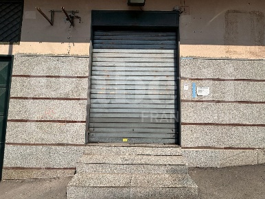 Foto Negozio in antonio sogliano, Napoli Ponti Rossi di 50 m² con 2 locali