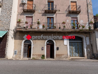 Foto Negozio in Via Mazzini 0, Roccadaspide Centro di 82 m² con 4 locali