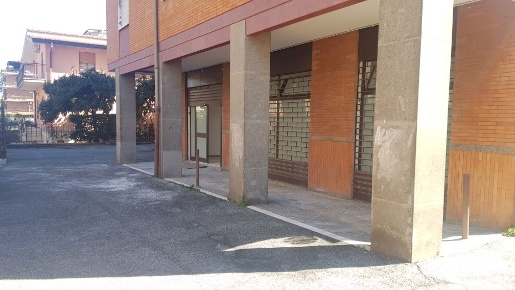 Foto Negozio in Afro Tondelli, Ciampino di 84 m² in affitto