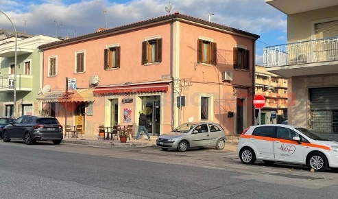Foto Negozio in Via Enrico de Nicola 181, Cassino Centro di 53 m²