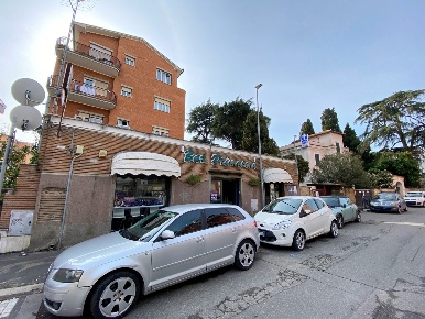 Foto Bar in Via Dei Feltreschi 11, Roma Pisana - Bravetta di 150 m²