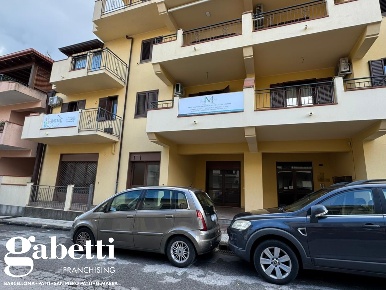 Foto Negozio in Via Crispi 57, Patti Centro di 420 m² con 1 locali