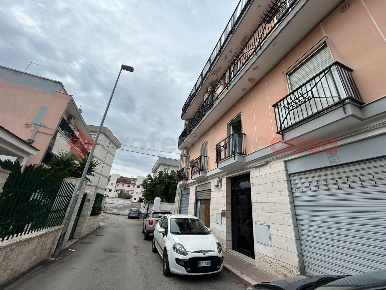 Foto Magazzino in Via F.lli Petruzzelli 13A, Bari San Girolamo di 32 m²