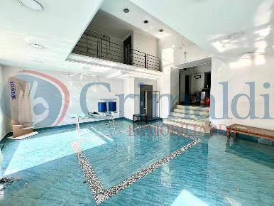 Foto Negozio in pergolesi, Pozzuoli Arco Felice di 125 m² con 4 locali