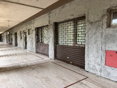 Foto Negozio in Via Dei Pini 7, Pieve Emanuele Centro di 43 m² con 1 locali