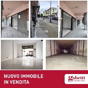 Foto Negozio in Via Donato Ammaturo 19, Pagani di 130 m² in vendita