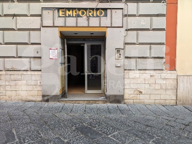 Foto Negozio in Via Ercole 00, Bacoli Centro di 60 m² con 2 locali