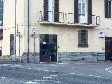 Foto Negozio in Via VOLTA snc, Ponte Lambro Centro di 70 m² con 3 locali