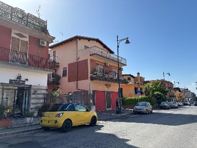 Foto Negozio in Mura Francesi, Ciampino di 90 m² con 1 locali in affitto