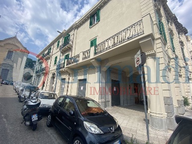 Foto Negozio in Piazza del popolo 1, Messina Tirone di 80 m² con 2 locali