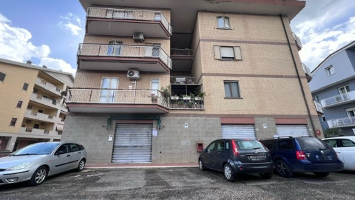 Foto Negozio in Via Rio Fratta 18, Civita Castellana Centro di 500 m²